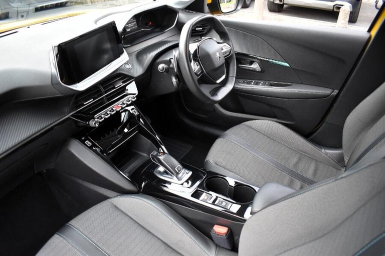 2021 Peugeot 208 1.2 PureTech Allure Hatchback 5dr Petrol EAT Euro 6 (s/s) (130 ps) HATCHBACK Pet...