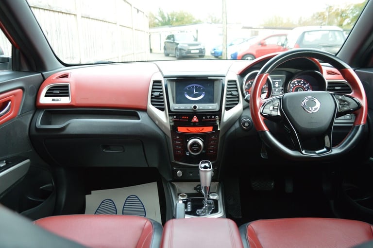 2017 Ssangyong Tivoli 1.6 ELX 5dr Auto HATCHBACK PETROL Automatic