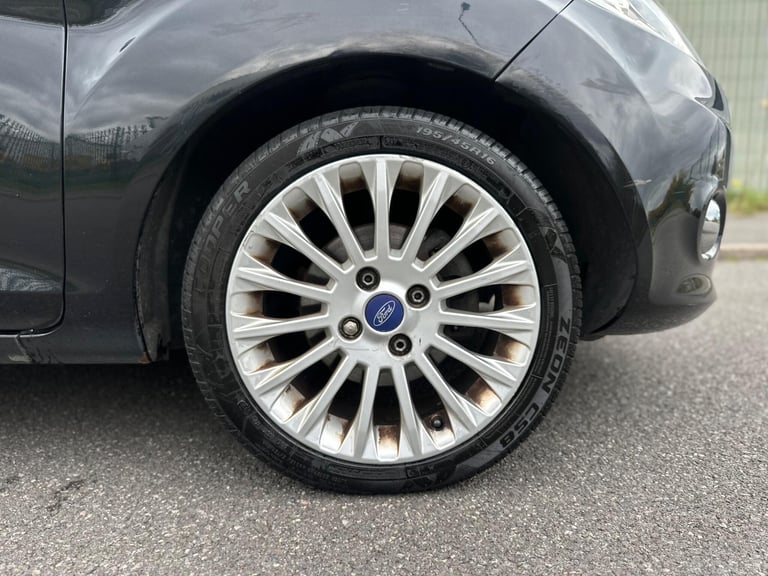 2011 Ford Fiesta 1.4 Titanium 5dr HATCHBACK Petrol Manual