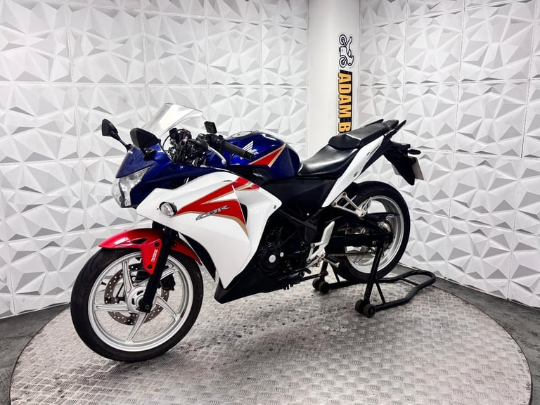 2015 Honda CBR250R | *WARRANTY PROVIDED*