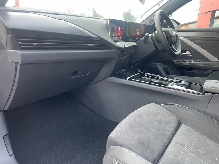 2025 Vauxhall Astra Ultimate 1.2T 145PS MHEV Hybrid e-DCT6 Auto HATCHBACK Petrol/Electric Hybrid ...