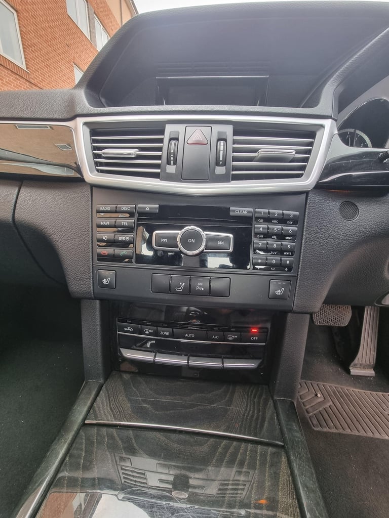 2013 Mercedes-Benz E Class 2.1 E300dh BlueTEC G-Tronic+ Euro 5 (s/s) 4dr SALOON Diesel/Electric H...