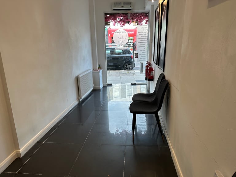Beauty room in beauty clinic available for rent aesthetic/ therapy /massage 