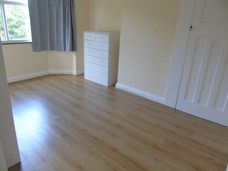 Very large 3 bedroom house for rent in the heart of Enfield EN8! Viewings start now