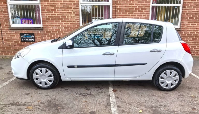 2009 Renault Clio 1.1 Clio Expression 16v 5dr Hatchback Petrol Manual