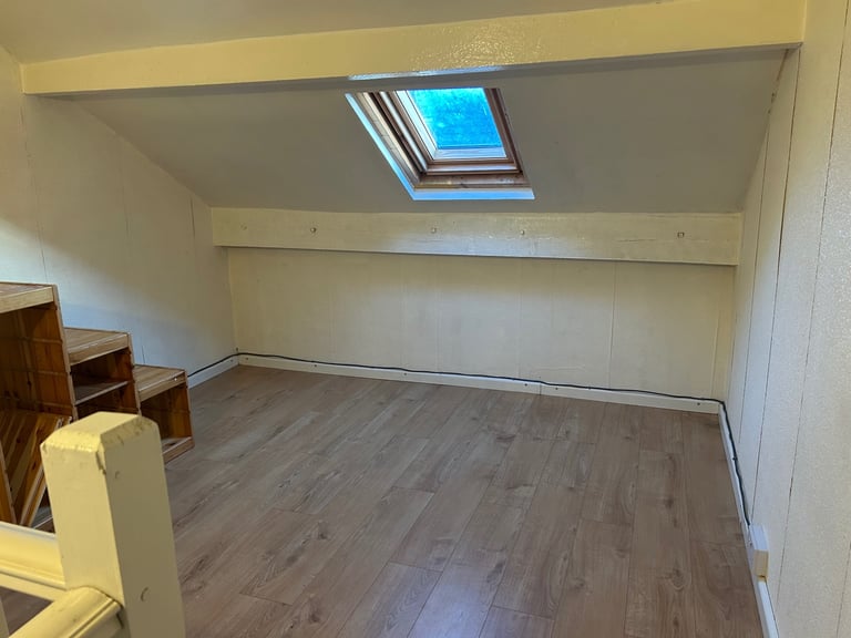 3 bedroom, 2 reception rooms town centre location 