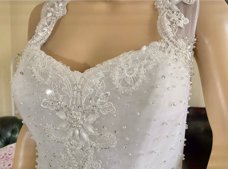 image for Elegand and Romantic Wedding Dress  