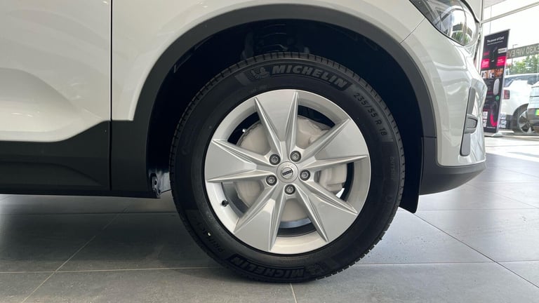 2025 Volvo XC40 Core, B3 Mild hybrid, Petrol ESTATE Petrol/Electric Hybrid Automatic