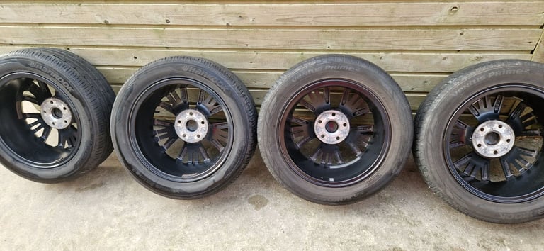 Genuine Volkwagon golf MK7 Linas 16" Black diamond cut alloys and tyres 