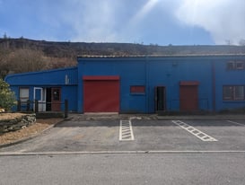 Multi purpose use unit 11a, 1893 sq ft Highfield Ind Estate in Ferndale to let £275+VAT pw