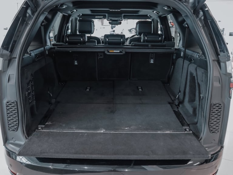 2021 Land Rover Discovery 3.0 D300 R-Dynamic HSE 5dr Auto ESTATE DIESEL Automatic