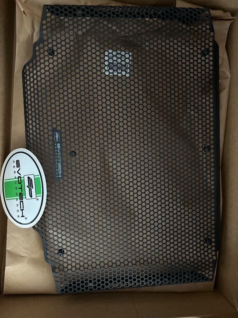 Triumph Trident 660 - Evotech radiator guard 