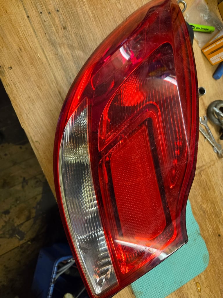 Vauxhall insignia rear light 