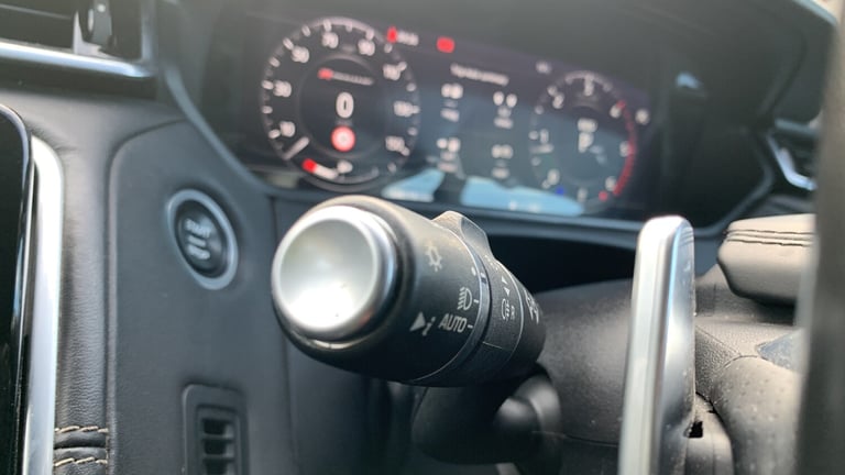 2018 Land Rover Range Rover Velar 2.0 D240 R-Dynamic SE SUV 5dr Diesel Auto 4WD Euro 6 (s/s) (240...