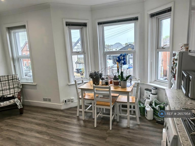 2 bedroom flat in Stewart Road, Bournemouth, BH8 (2 bed) (#2657954)