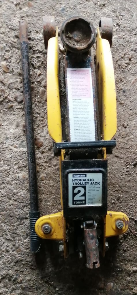 Halfords 2 Tonne Hydraulic Trolley Jack