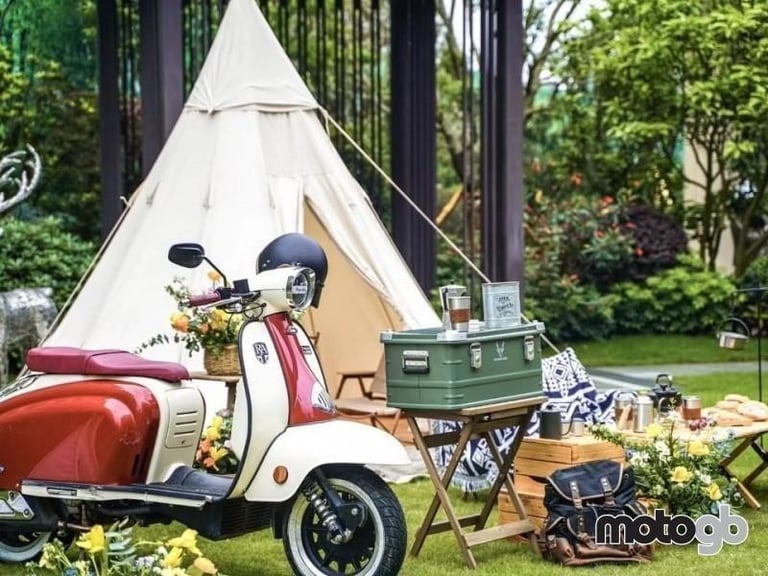 Royal Alloy TG 125cc S a Modern Classic Retro Automatic Moped Scooter For Sal...