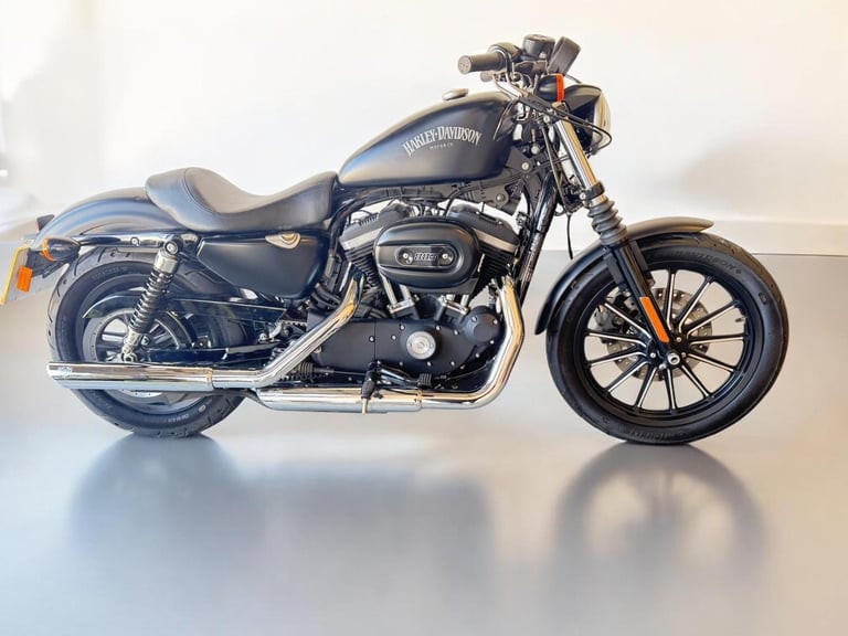 2015 Harley-Davidson Sportster 883 XL883N Iron 883