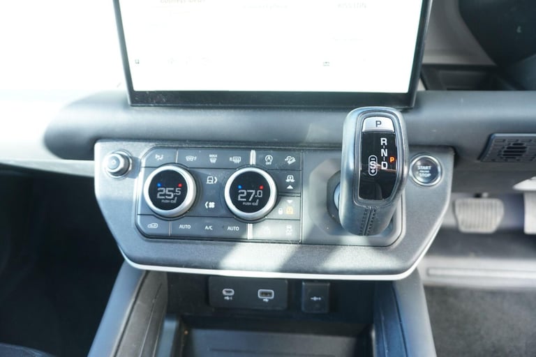 2023 Land Rover Defender 3.0 D300 X-Dynamic HSE 110 5dr Auto [7 Seat] ESTATE DIESEL Automatic