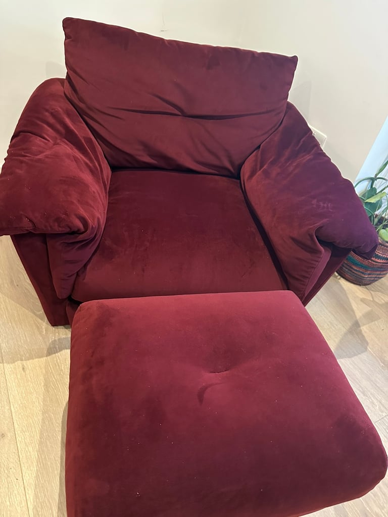 Cuddle chair with stool / loveseat / 1.5 seater sofa