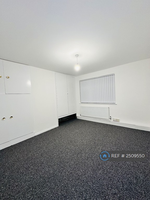 3 bedroom house in Romsey Close, Stanford-Le-Hope, SS17 (3 bed) (#2509550)