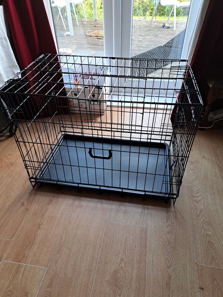 Small /medium dog crate 
