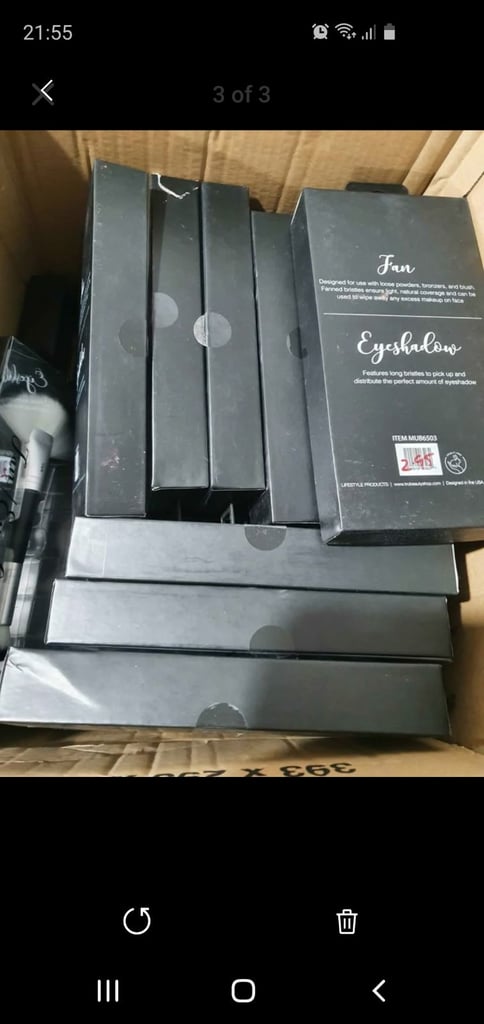 Box of all the same makeup brushes 