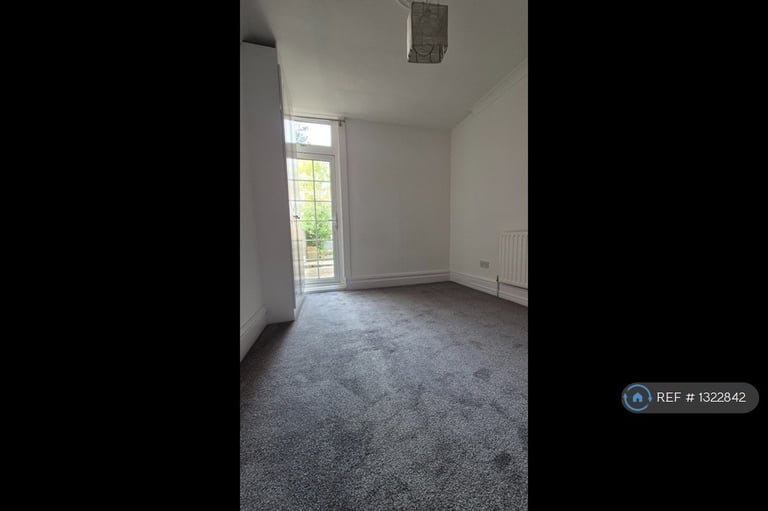 2 bedroom flat in Castleton Rd, Walthamstow, E17 (2 bed) (#1322842)