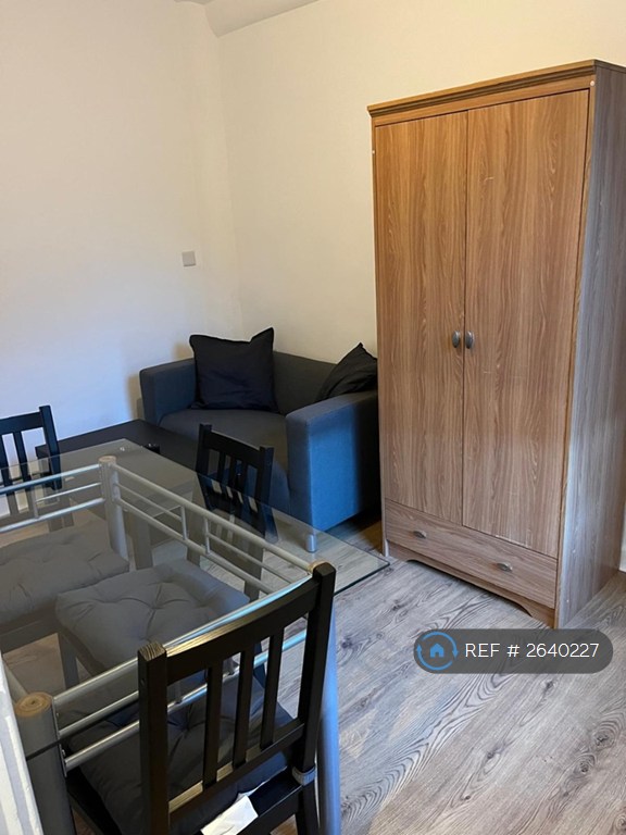 1 bedroom flat in Bath Street, Nottingham, NG1 (1 bed) (#2640227)