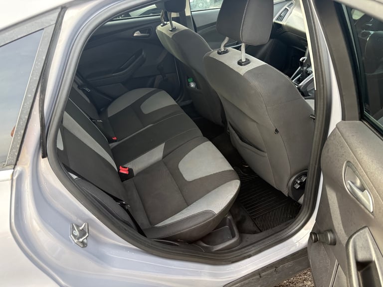 2011 Ford Focus 1.6 125 Zetec 5dr HATCHBACK Petrol Manual