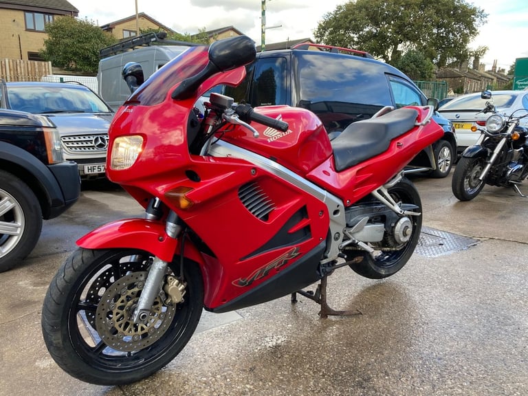 Honda VFR750 RC36 CARB MODEL (CLASSIC MOTORCYCLE) RUNNING RECOMMISSION PROJECT