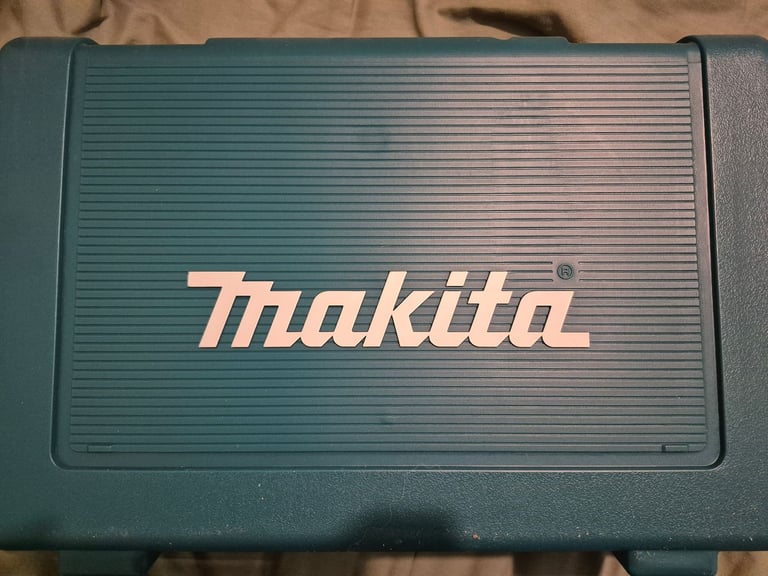 Makita cordless drill kit (SOLD)