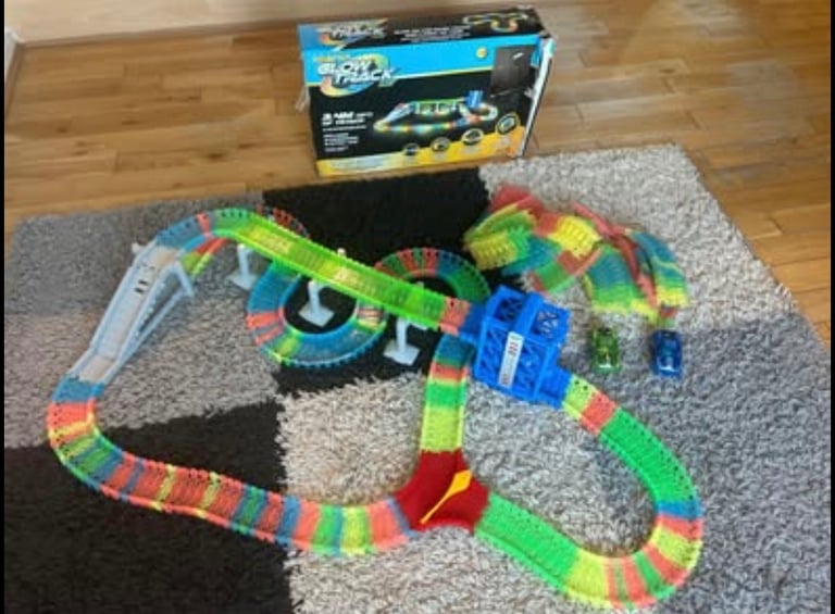 Light up glow track set 