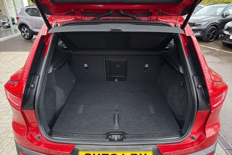 2022 Volvo XC40 2.0 B4 MHEV Plus SUV 5dr Petrol Hybrid DCT Auto AWD Euro 6 (s/s) (197 ps) ESTATE ...