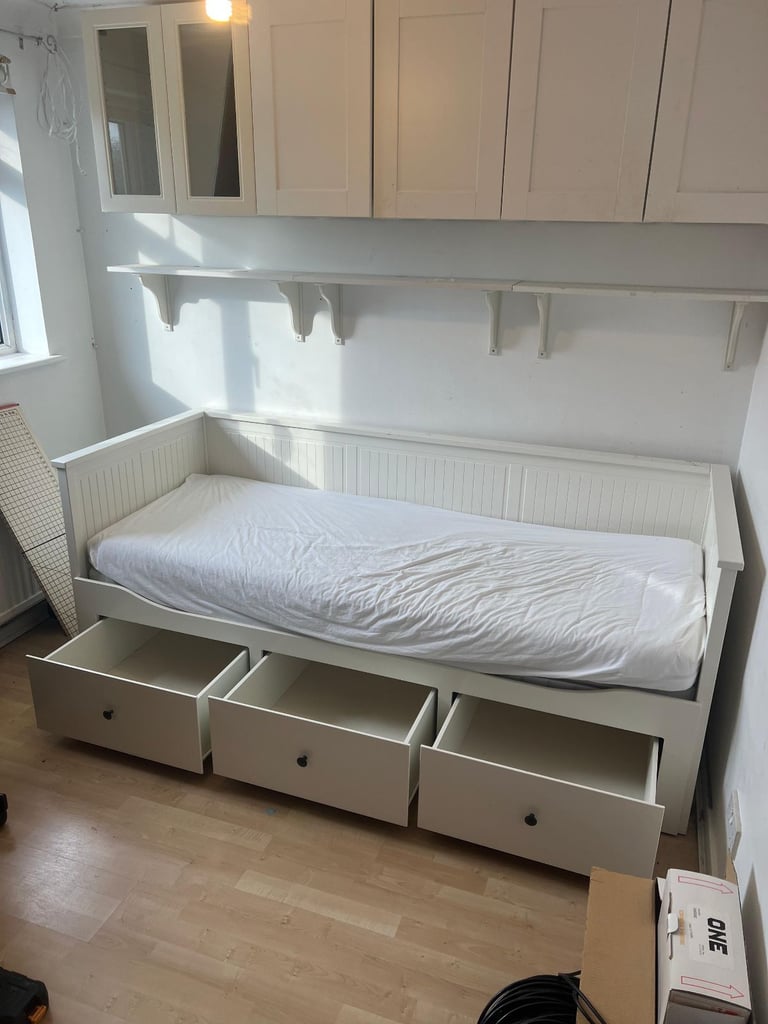 IKEA HEMNES White Day Bed: Extends to Double! (Drawers Incl.)