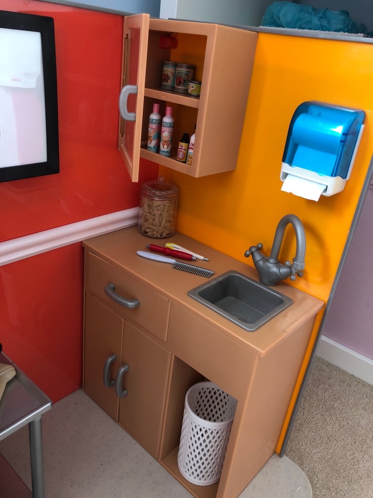 Our Generation vet clinic playset