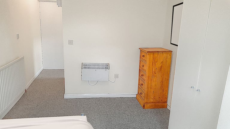 Ensuite DSS only shared house - fantastic place, 6 x ensuites. Not to be missed!