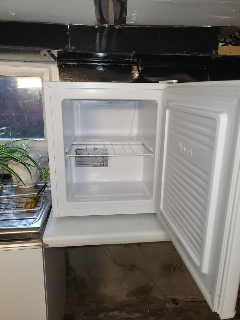 Small worksop freezer / Table Top Small Freezer