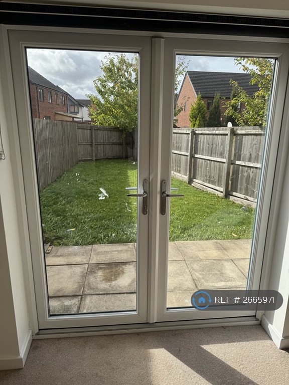 3 bedroom house in Ashover Avenue, Manchester, M12 (3 bed) (#2665971)