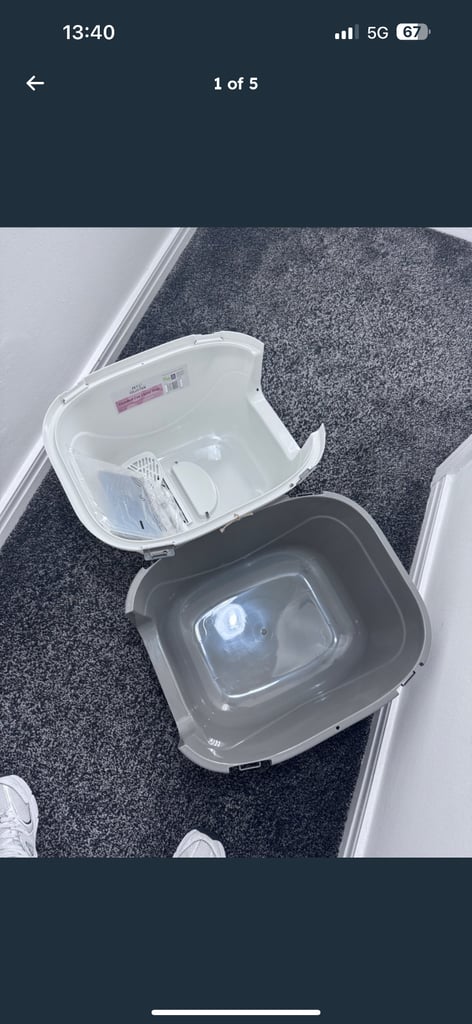 Hooded litter tray 