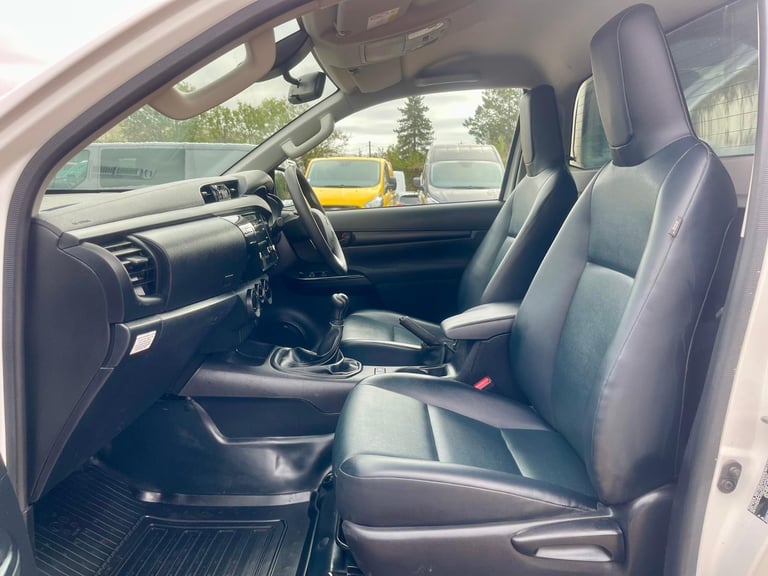 Toyota Hilux D-4D 150 ACTIVE 4WD SINGLE CAB WITH TRUCKMAN TOP