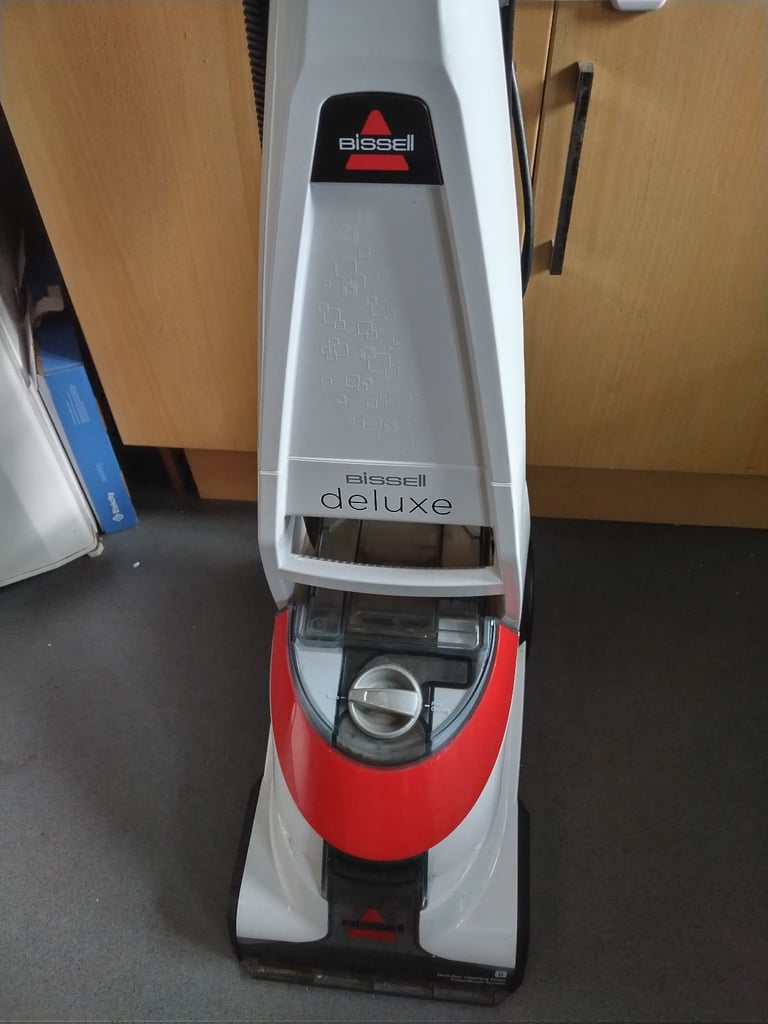 Carpet shampoo cleaner bissell with attachments and hose in very good condition good working order 