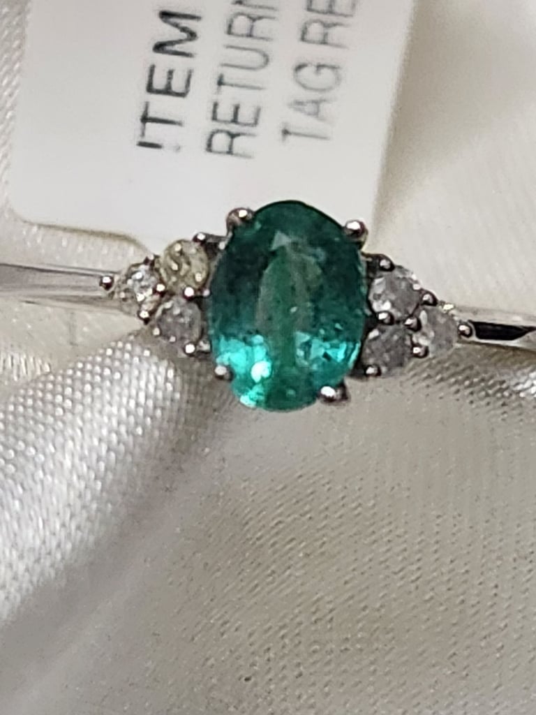 9Ct Sizs R Ring WHITE Gold Emerald Diamonds Brand New