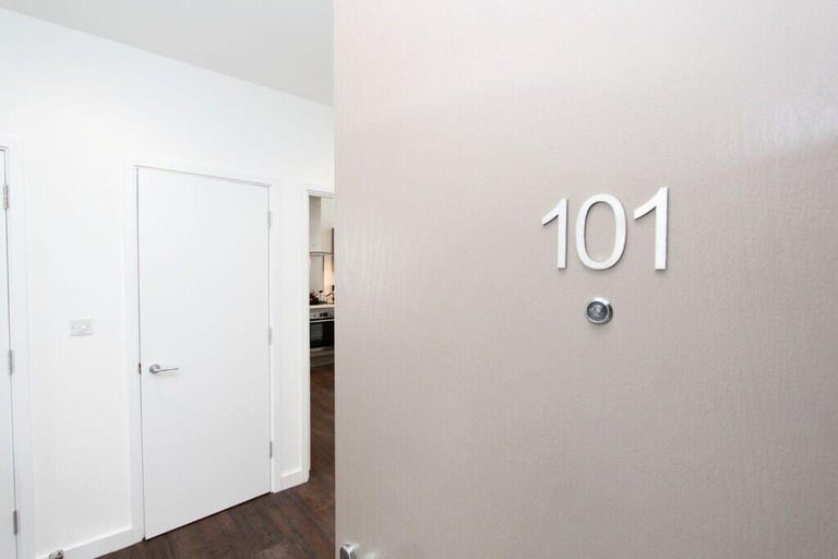 Modern Double Room available Now Gallions Reach