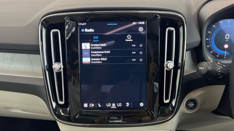 2024 Volvo XC40 Ultra, B3 Mild hybrid, Petrol, Bright (Blond Leather, Panoramic Sunroof) Estate P...