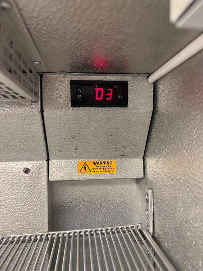 Commercial under-counter glass bar fridge for restaurant bar cafe shop 