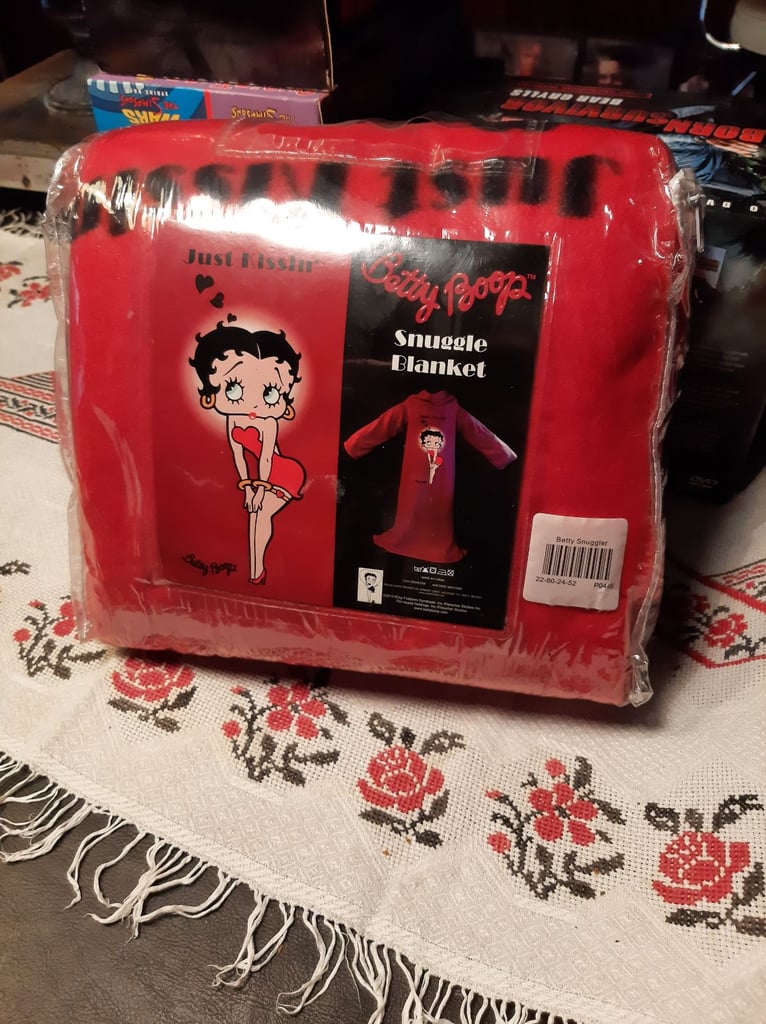 image for Betty Boop snuggle blanket brand new