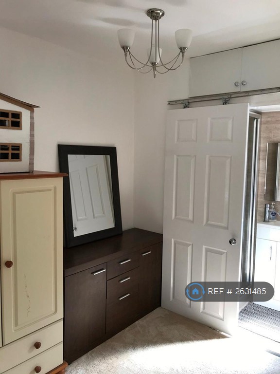 4 bedroom house in Chapel Road, Hounslow, TW3 (4 bed) (#2631485)