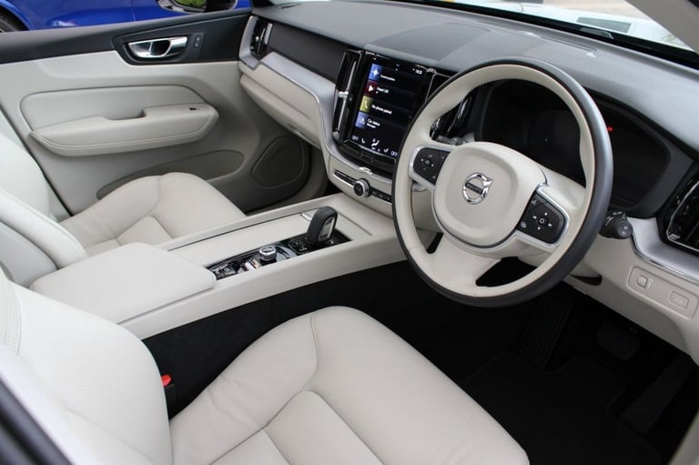 2021 Volvo XC60 2.0 B5 MHEV Momentum SUV 5dr Petrol Hybrid Auto AWD Euro 6 (s/s) (250 ps) ESTATE ...