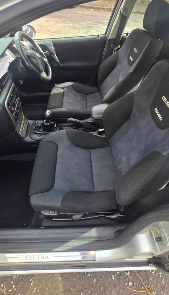 Vauxhall, VECTRA, Saloon, 2002, Manual, 2597 (cc), 4 doors